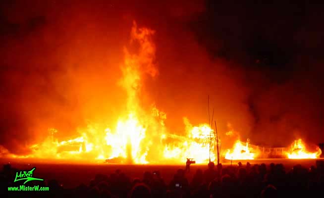 Burning Man 2004 - Photography by Mr.W.